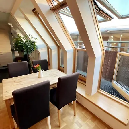 Loft + Balkon In Historischem Altbau Am Marktplatz Apartment